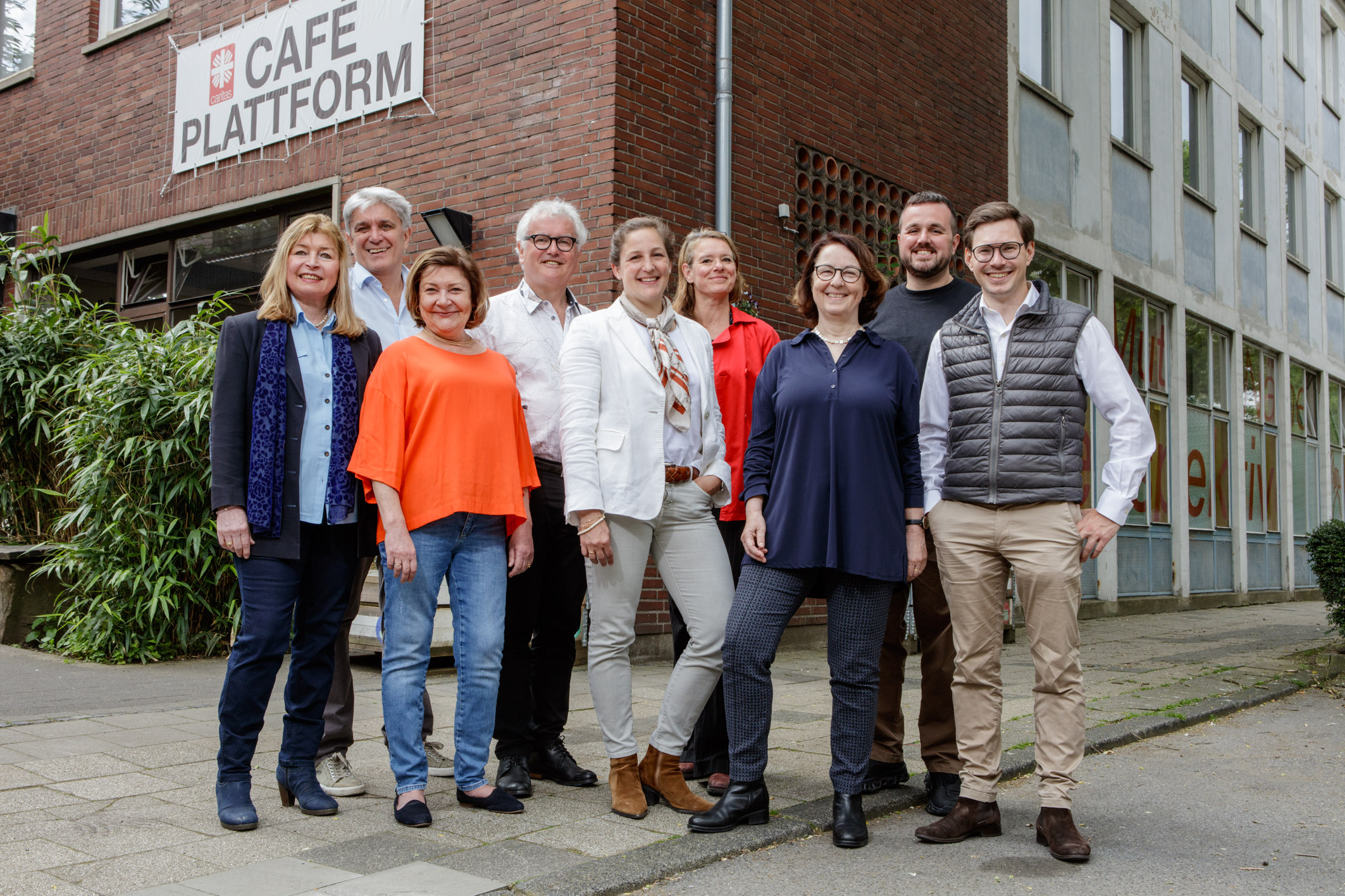 Die Mitglieder des Förderkreis präsentieren sich.