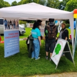 Interessierte werden am Infostand beraten.